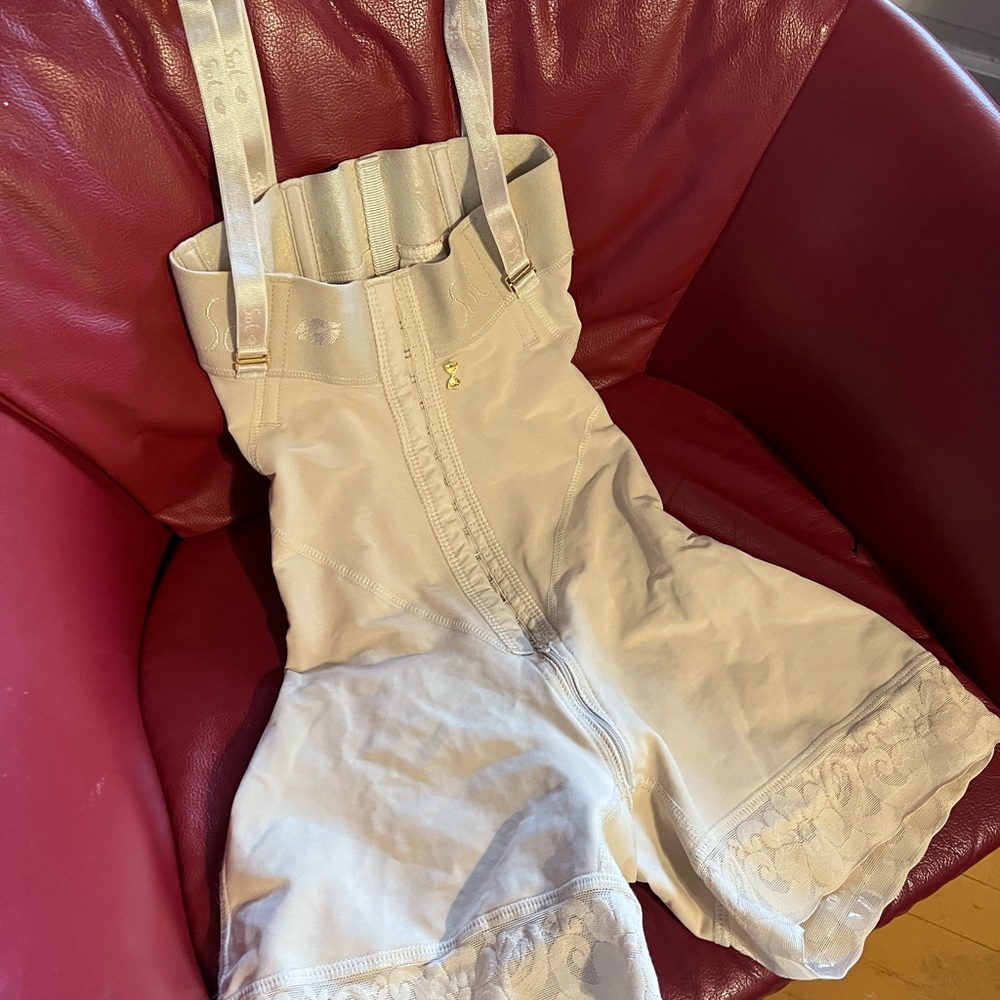 Sol Beauty & Care Rib Height Hourglass - Mid-leg Shapewear - Beige.